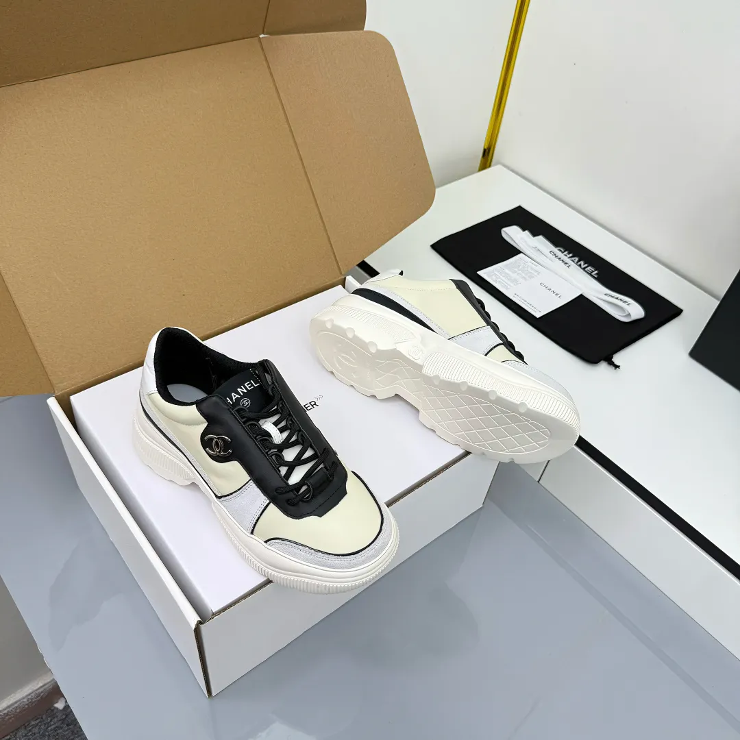 👟👟Ex-factory price 620👟👟 Chanel bread shoes ~ original calfskin panda shoes Chanel 25C latest hot style panda black and white sports shoes casual sneakers Xiaoxiang hot item classic black and white panda color coco girls must pay Fabric: original custom mixed sheepskin lining: original imported breathable mesh lining outsole: Original molded rubber + TPU combination Size: Women's 35-41